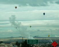 DSC_1776 Chasing balloons at the Albuquerque Balloon Fiesta (Albuquerque, NM) -- 10 October 2014